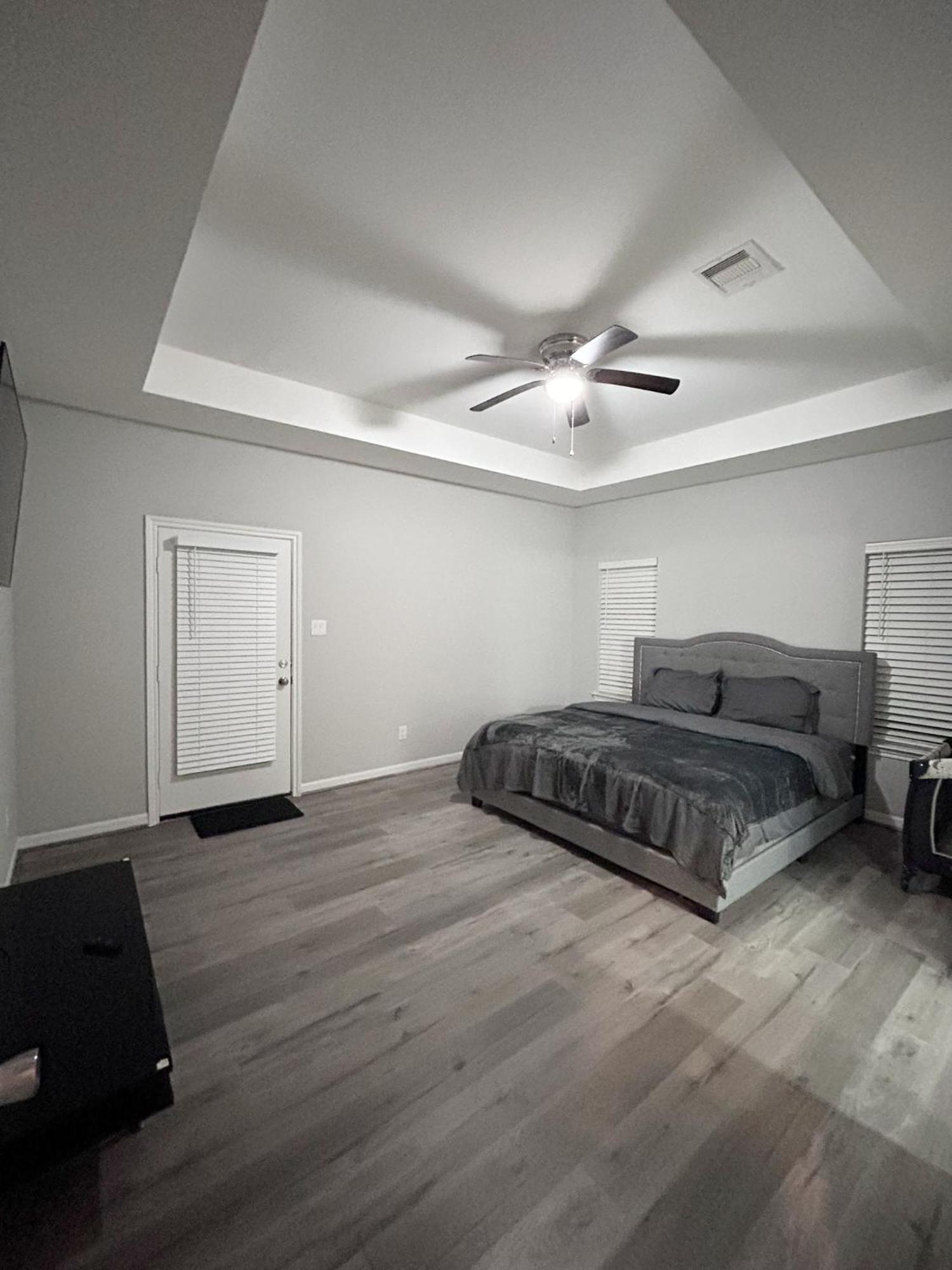 Stunning 3br Near Downtown - Sleeps 8 Houston