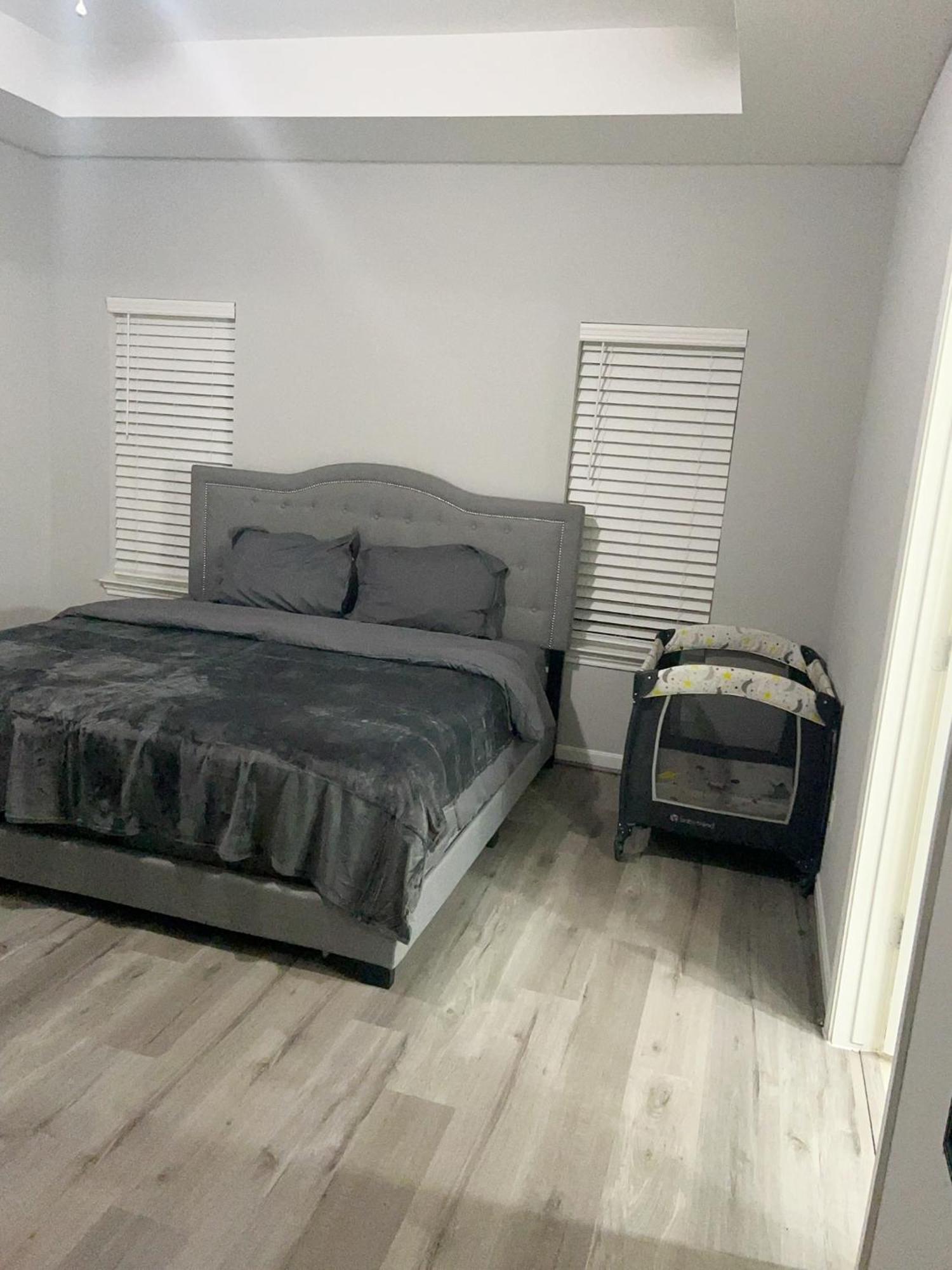 Stunning 3br Near Downtown - Sleeps 8