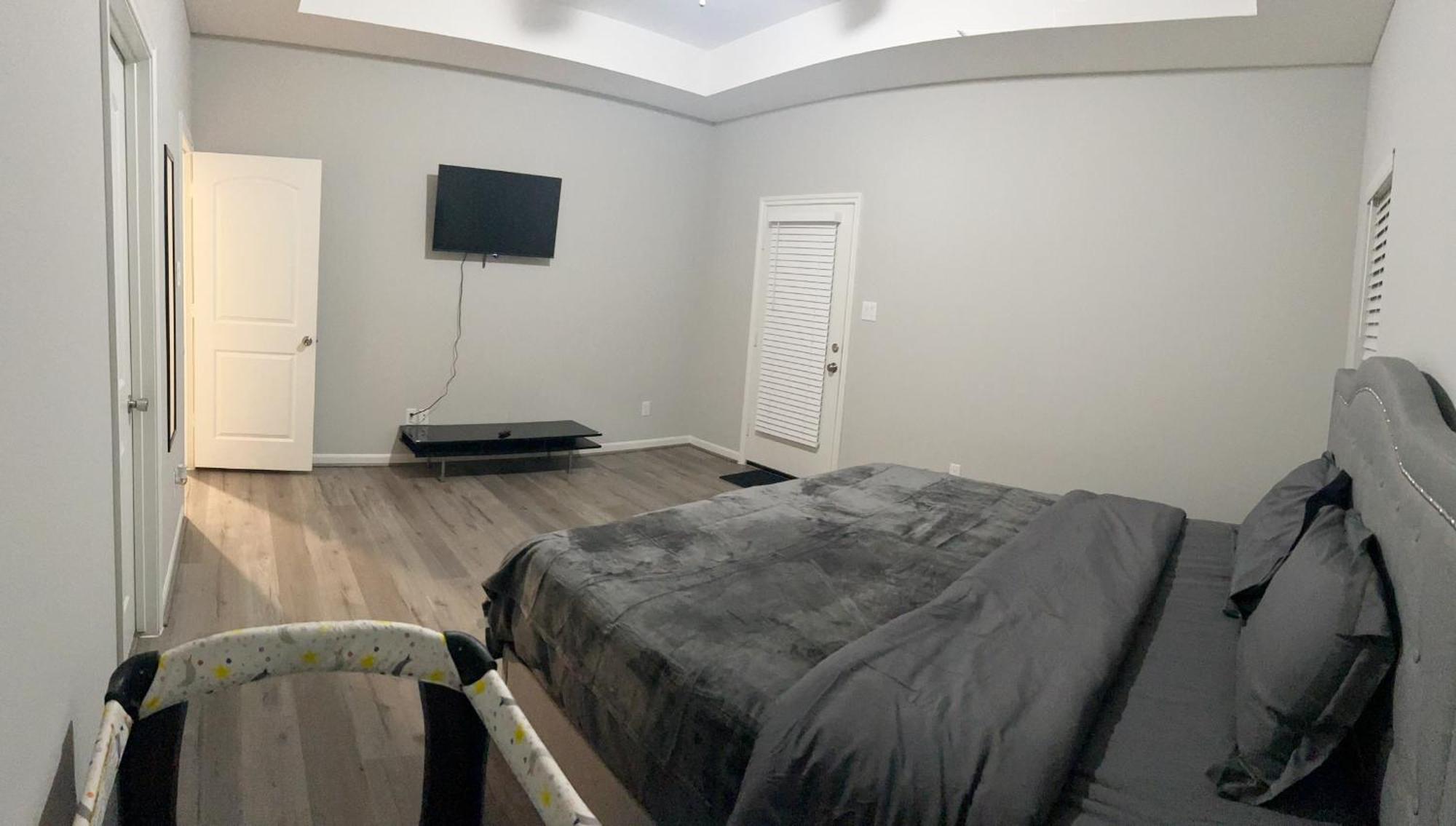 Ferienhaus Stunning 3br Near Downtown - Sleeps 8 *
