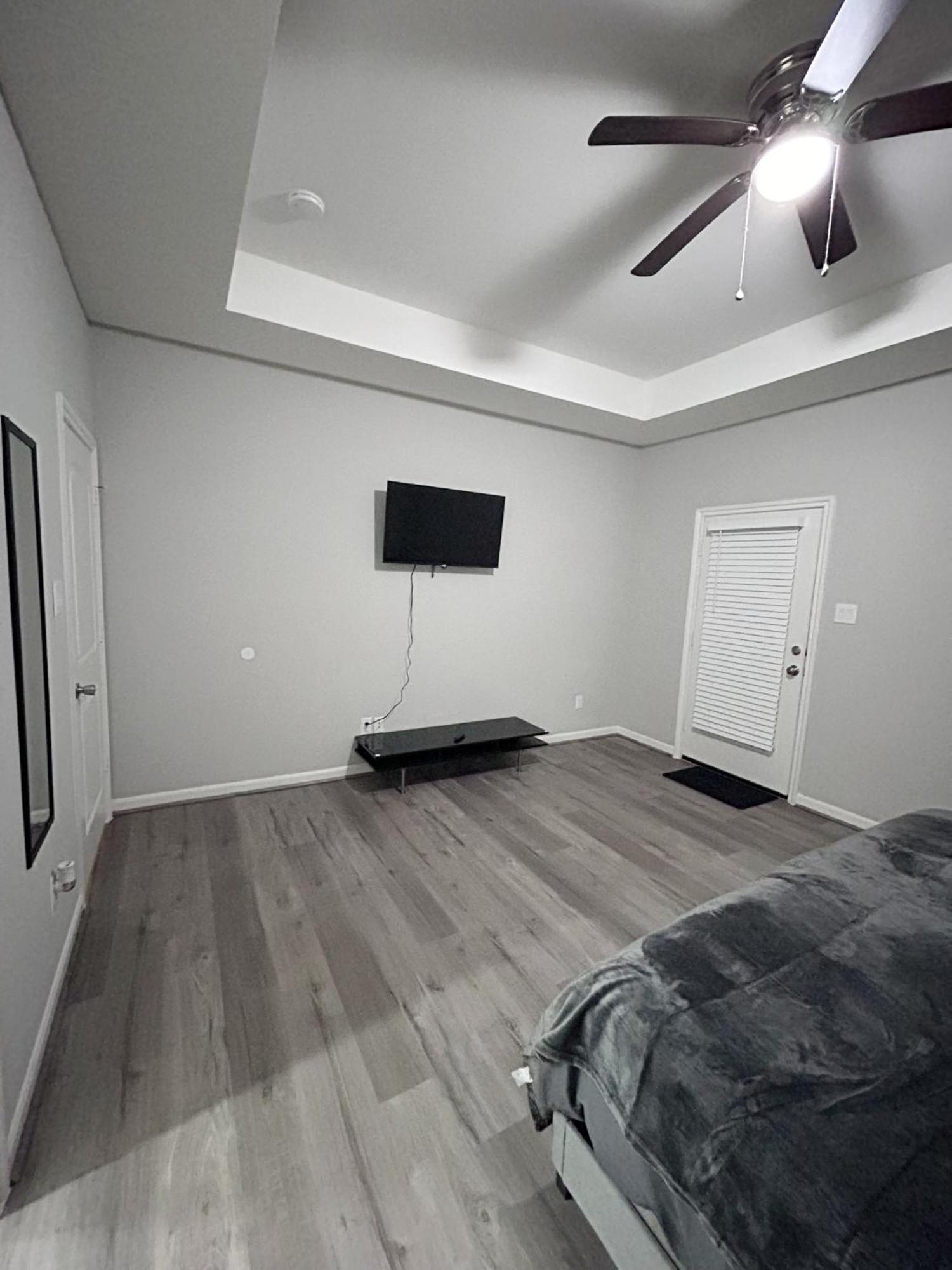 Stunning 3br Near Downtown - Sleeps 8 Houston