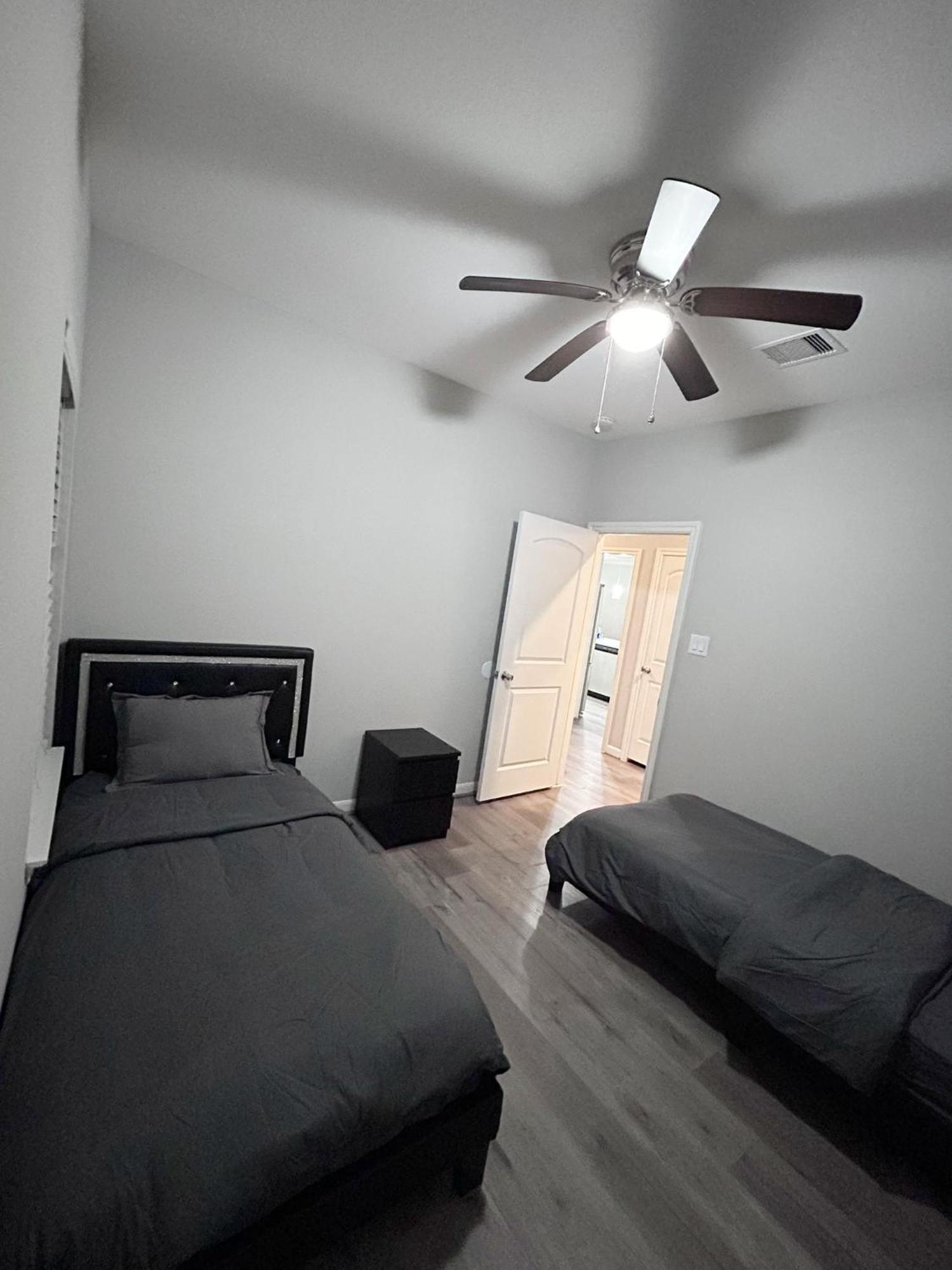 Stunning 3br Near Downtown - Sleeps 8 Ferienhaus *
