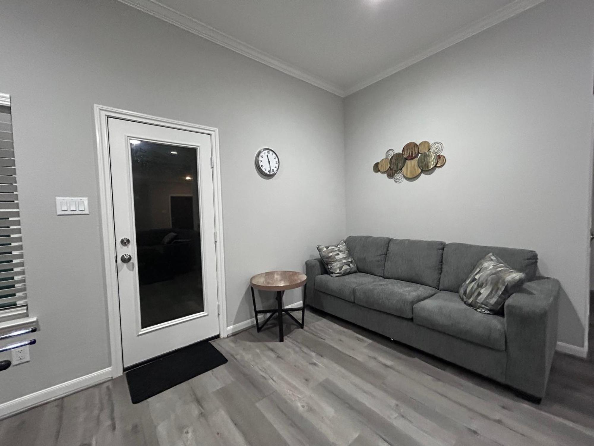 Stunning 3br Near Downtown - Sleeps 8