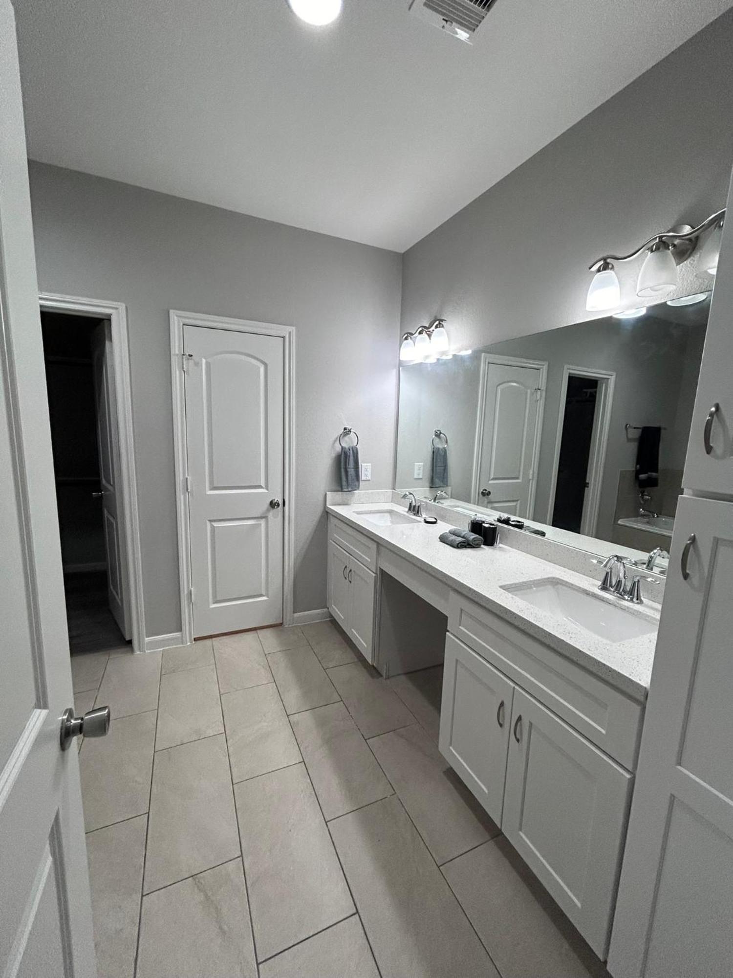 Ferienhaus Stunning 3br Near Downtown - Sleeps 8 *