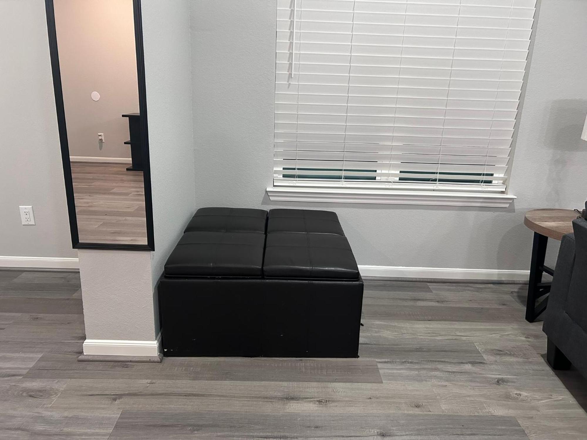Stunning 3br Near Downtown - Sleeps 8 *