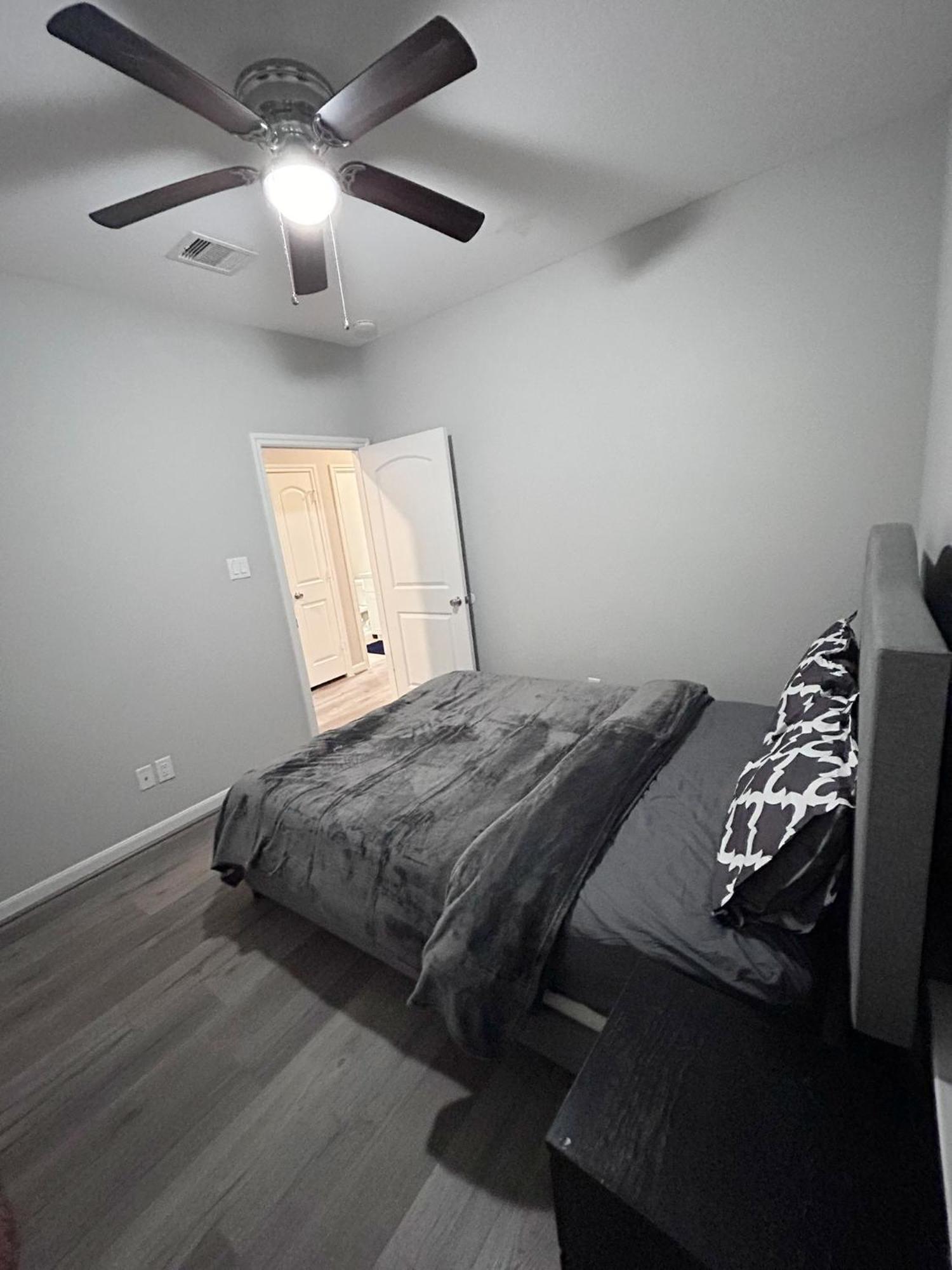 Stunning 3br Near Downtown - Sleeps 8 Сasa de vacaciones