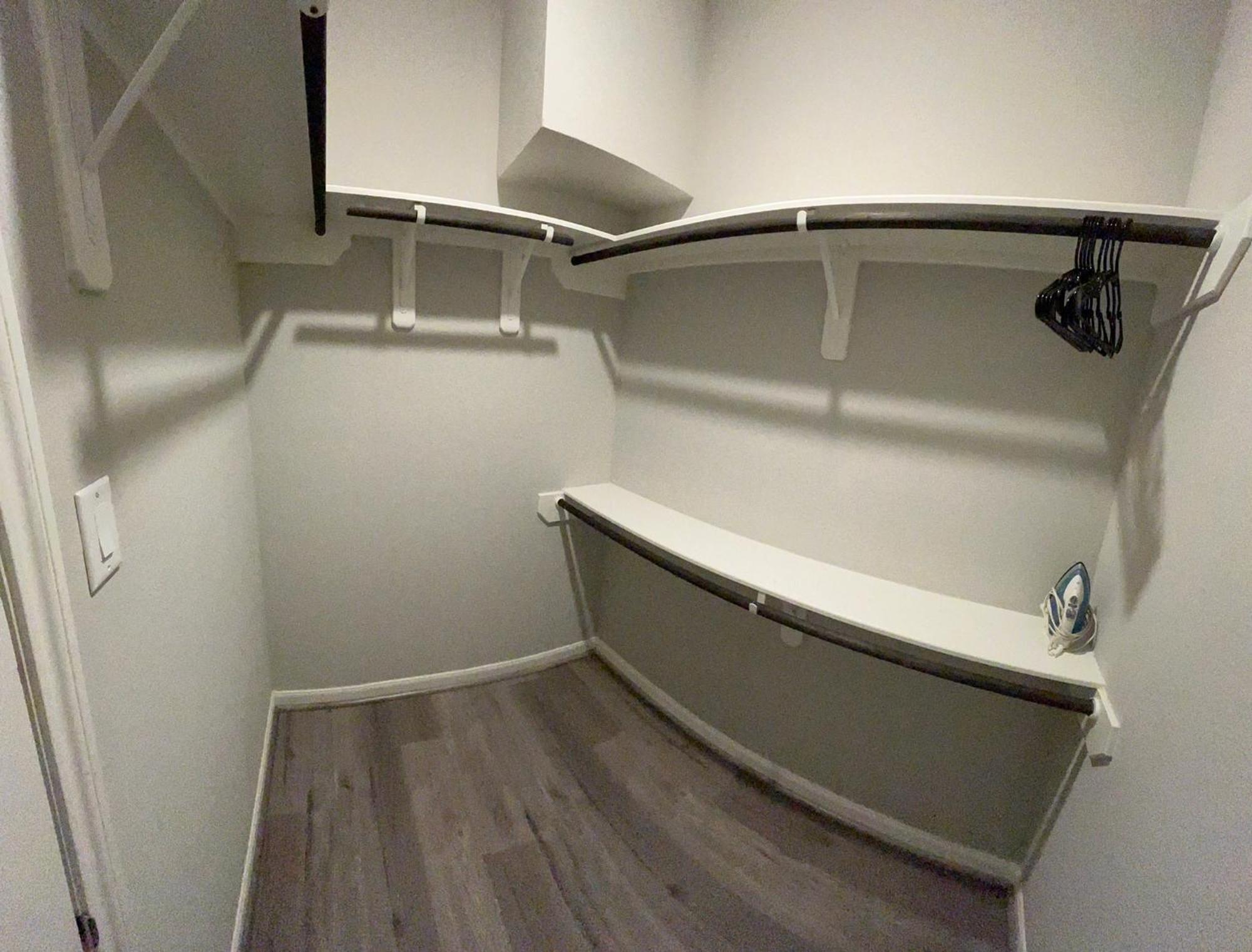 Stunning 3br Near Downtown - Sleeps 8 *