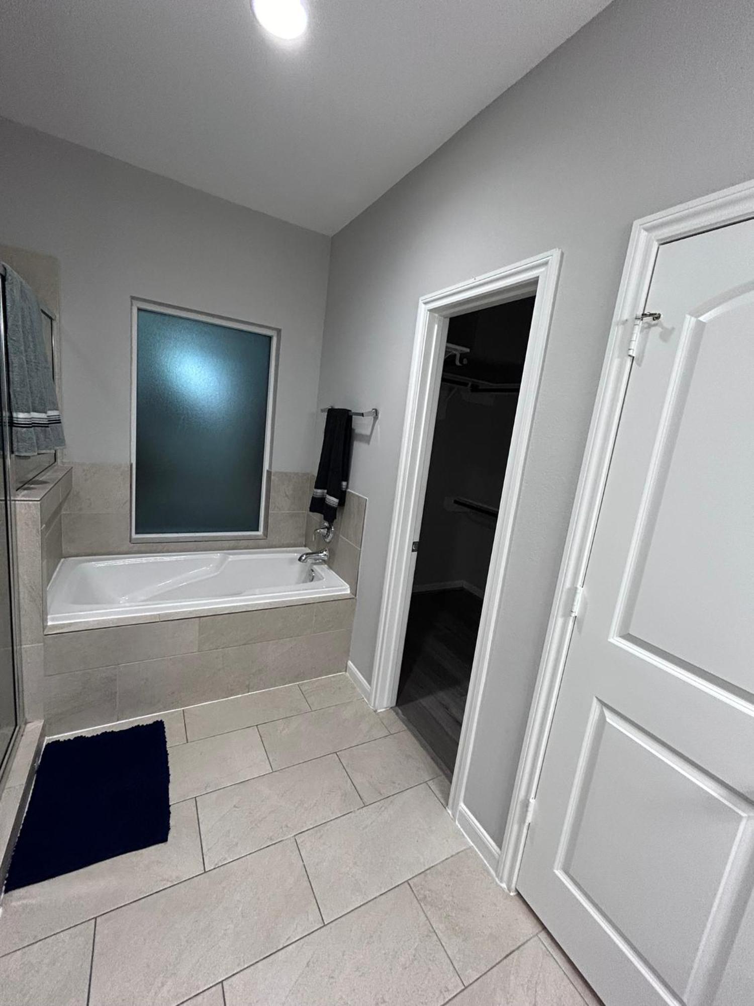 Сasa de vacaciones Stunning 3br Near Downtown - Sleeps 8