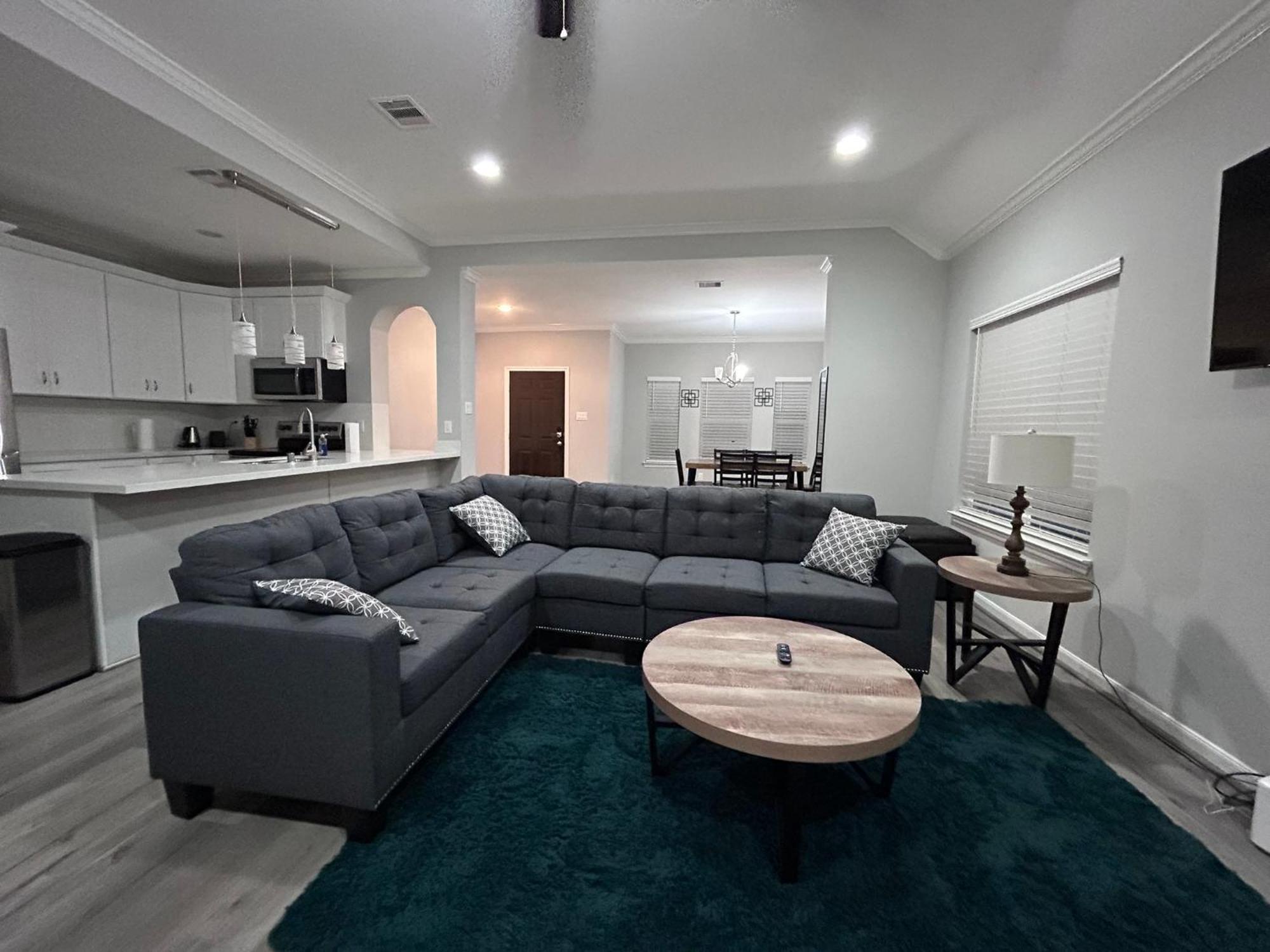 Ferienhaus Stunning 3br Near Downtown - Sleeps 8