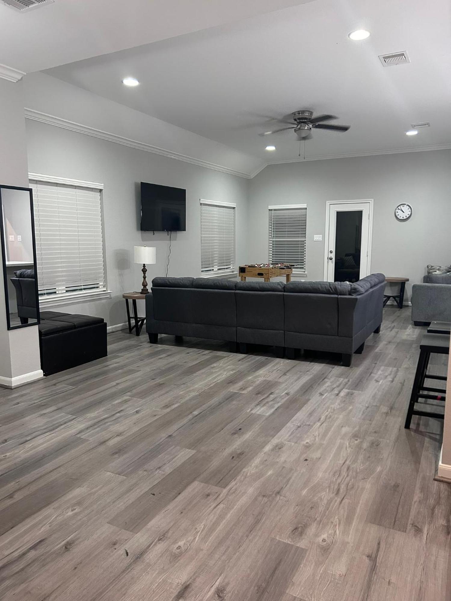 Stunning 3br Near Downtown - Sleeps 8 Ferienhaus *