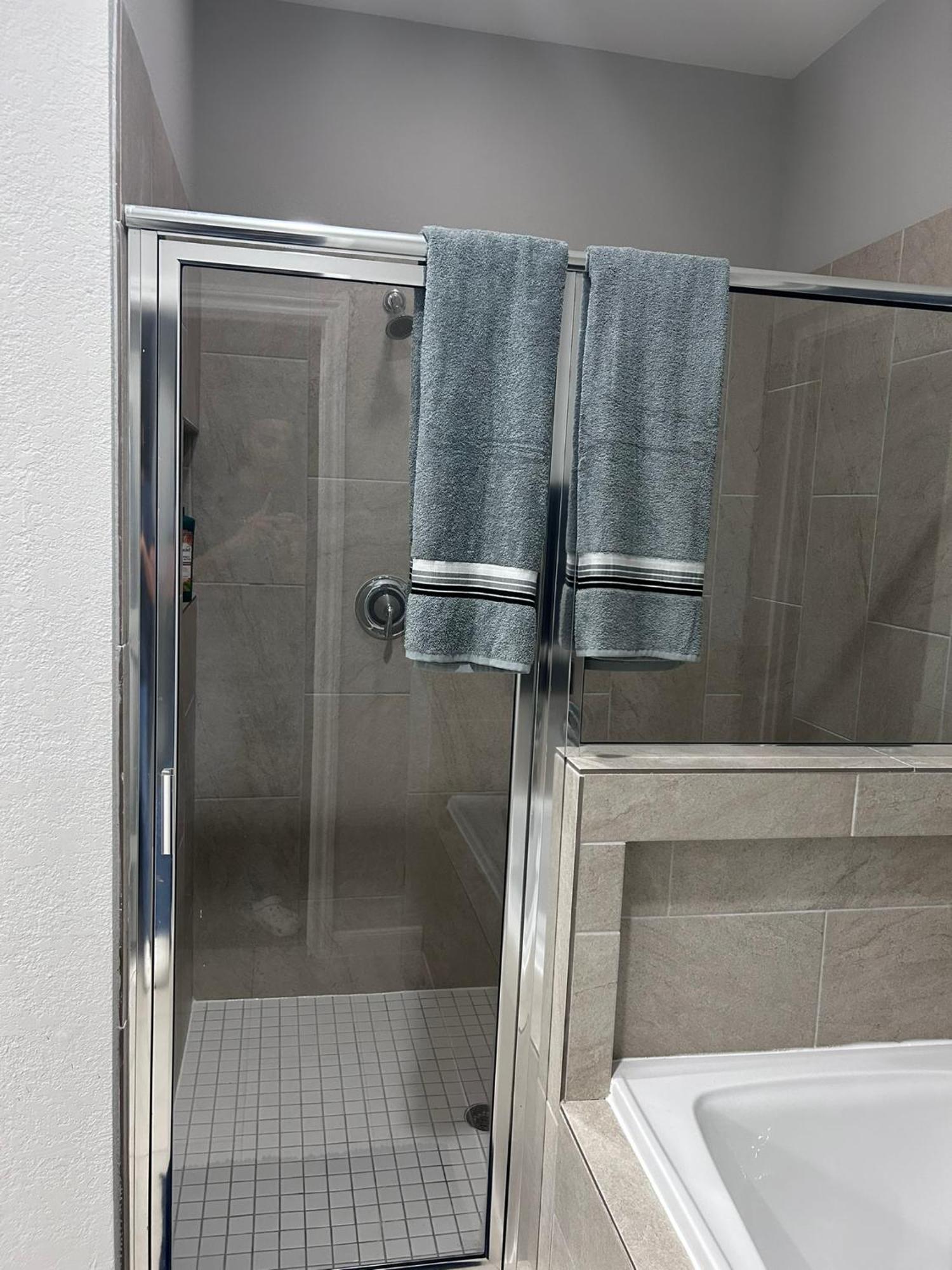 Stunning 3br Near Downtown - Sleeps 8 *